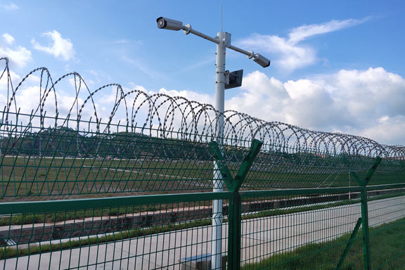 Designed for airport perimeters high-security fencing